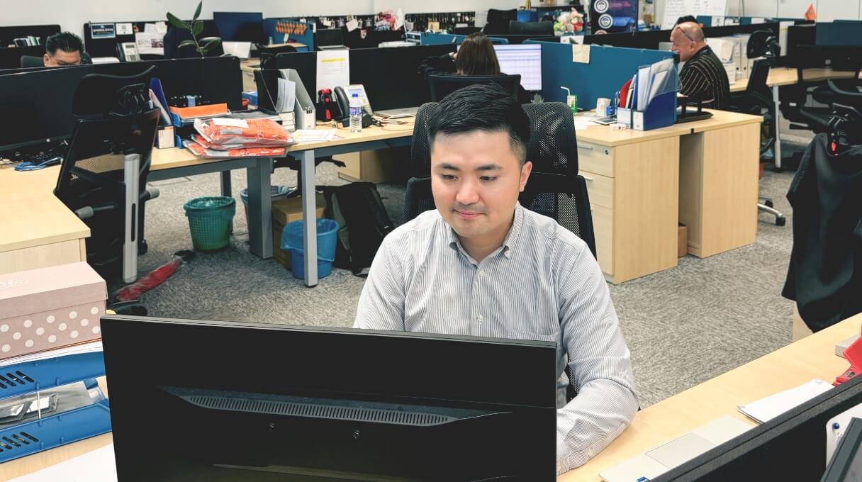 社員の仕事風景